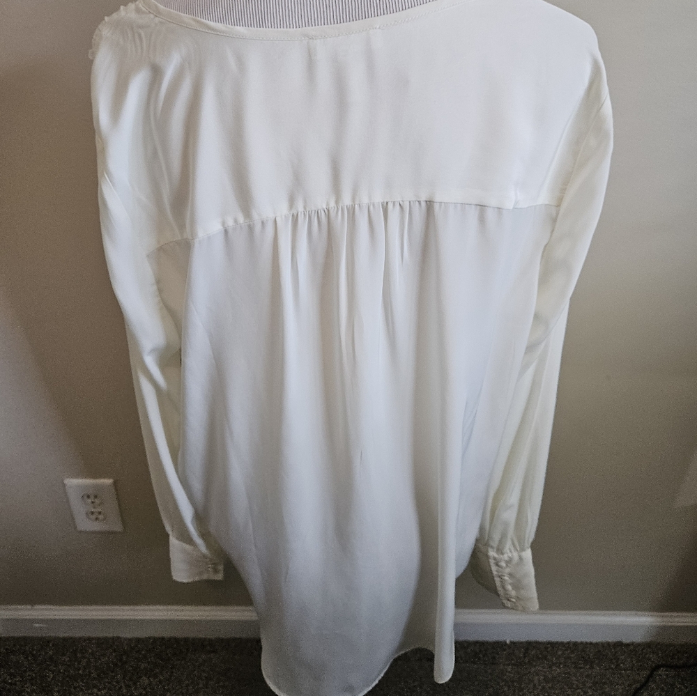 NWT Leigh Elegant White Women's Top With Lace accent Size XL. - Picture 12 of 14